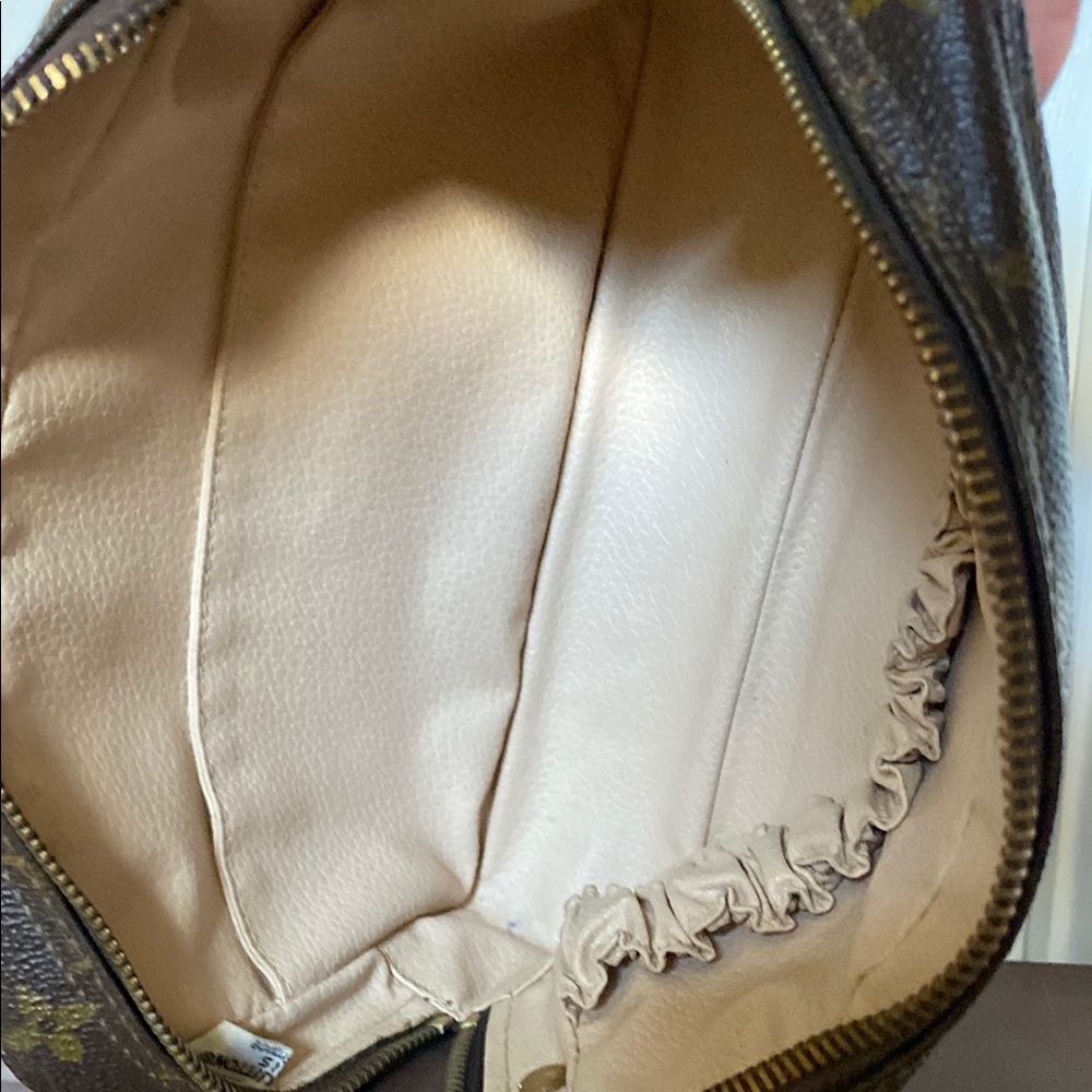Louis Vuitton Trousse Toilette 23 Monogram Crossbody Bag πΌ - Picture 12 of 16